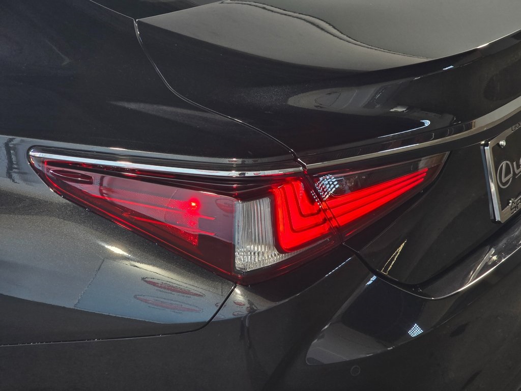 2025 Lexus ES 350 photo 9