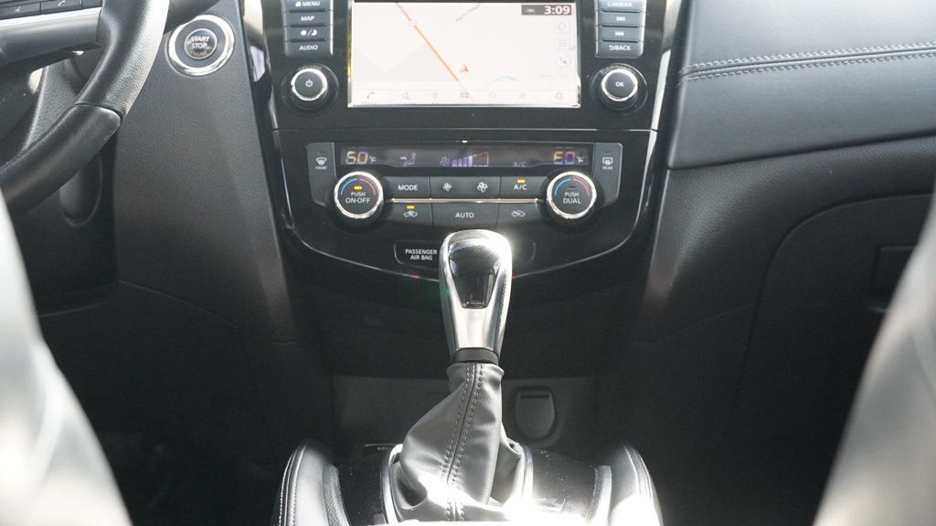 2018 Nissan Rogue SL photo 33