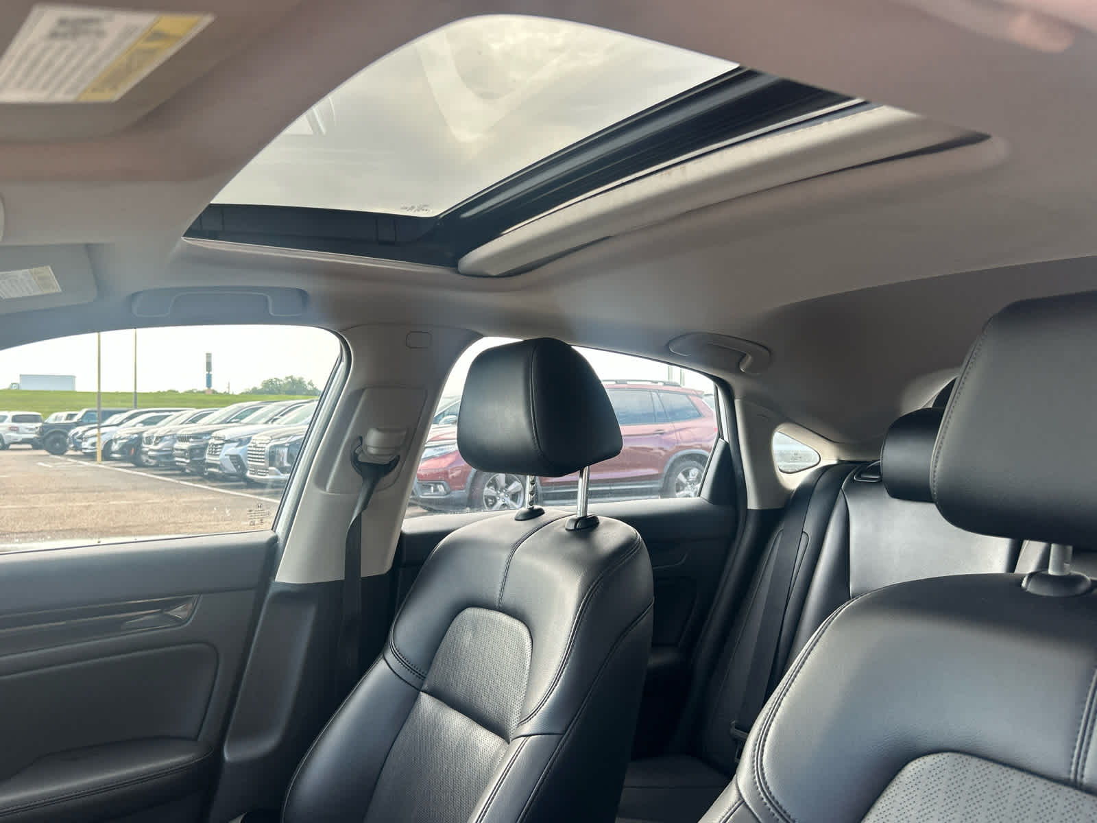 2024 Honda Civic Hatchback EX-L photo 12