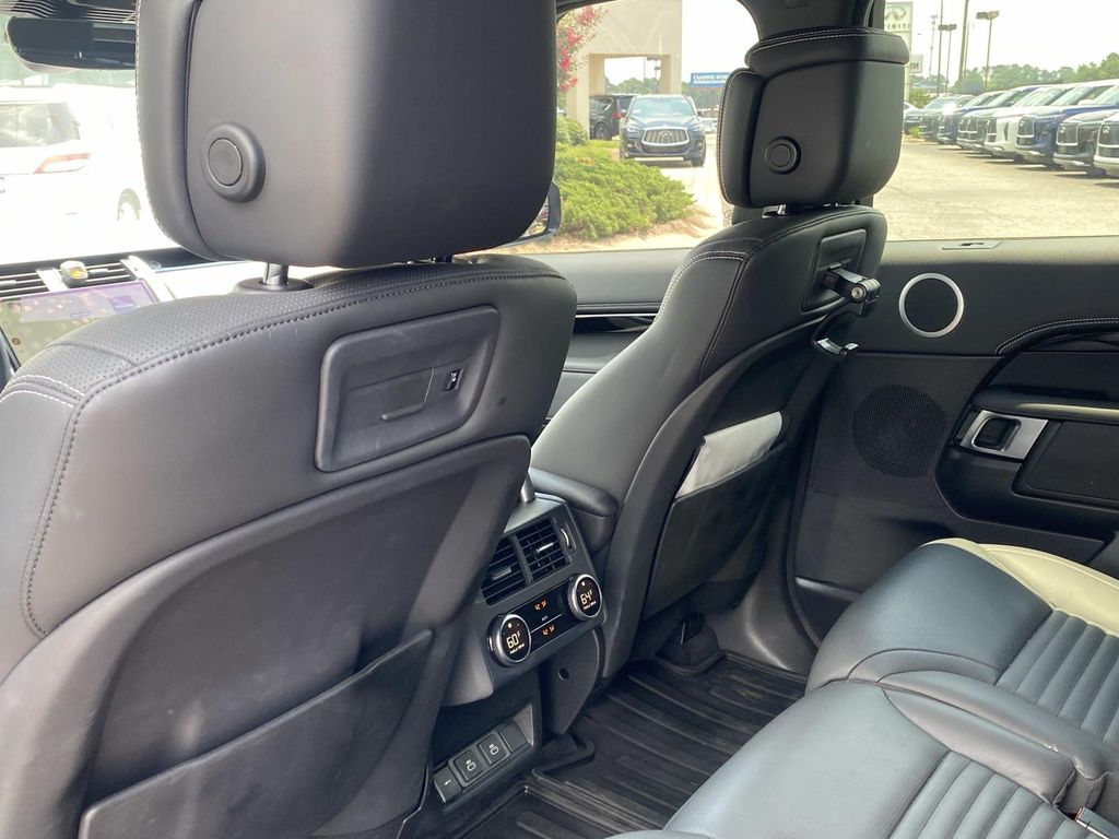 2023 Land Rover Discovery S R-Dynamic photo 11
