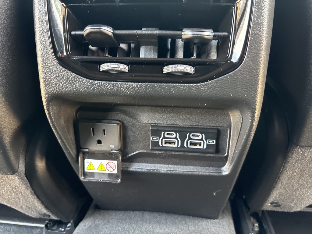 2024 Jeep Grand Cherokee Altitude photo 27