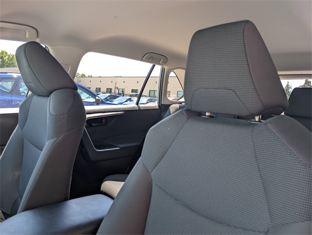 2022 Toyota RAV4 LE photo 10