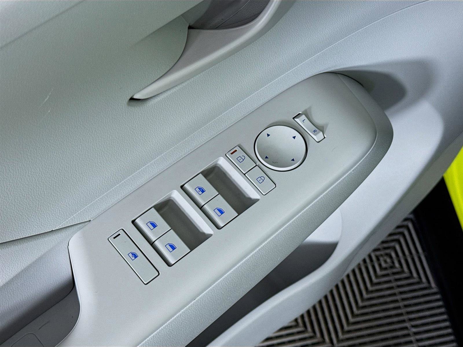 2024 Hyundai Kona SEL photo 17