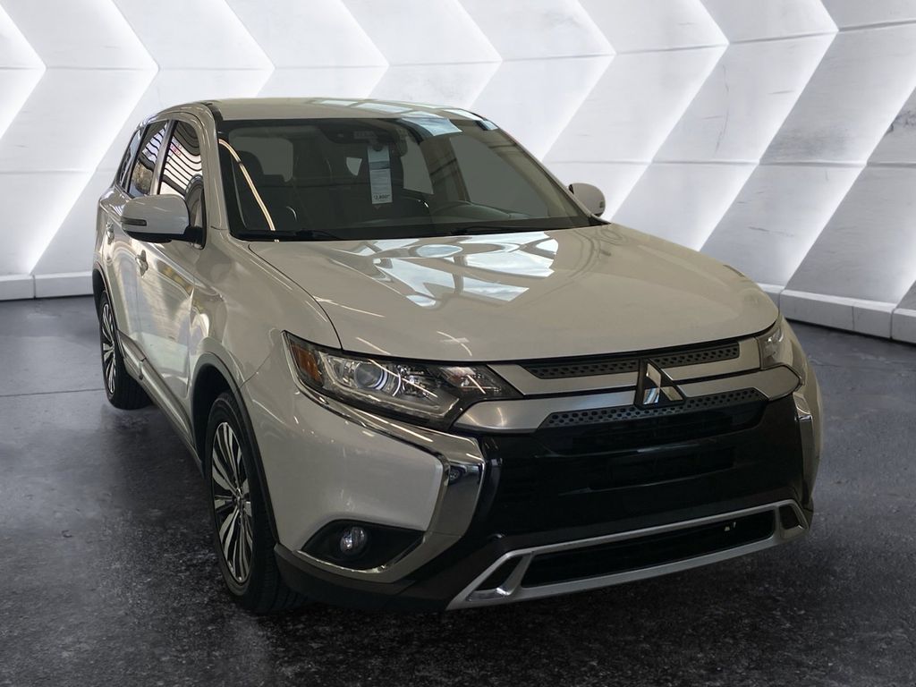 2020 Mitsubishi Outlander SE