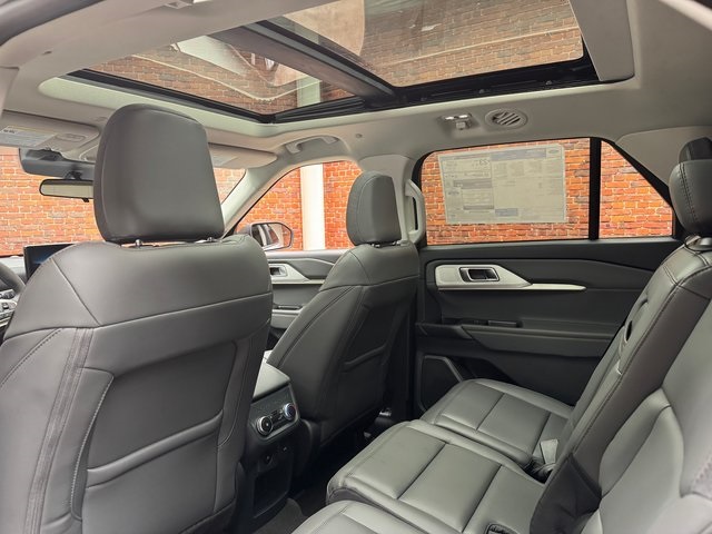 2025 Ford Explorer photo 24
