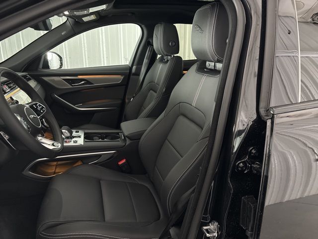 2025 Jaguar F-PACE P250 R-Dynamic S photo 11