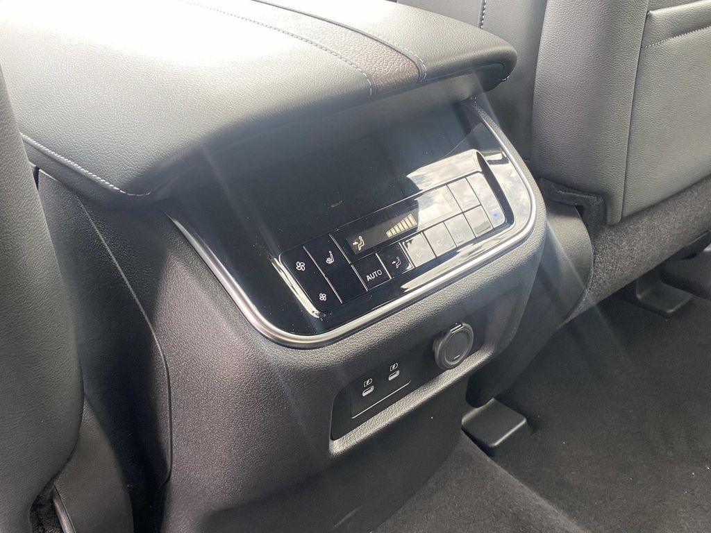 2025 Nissan Armada Platinum photo 11