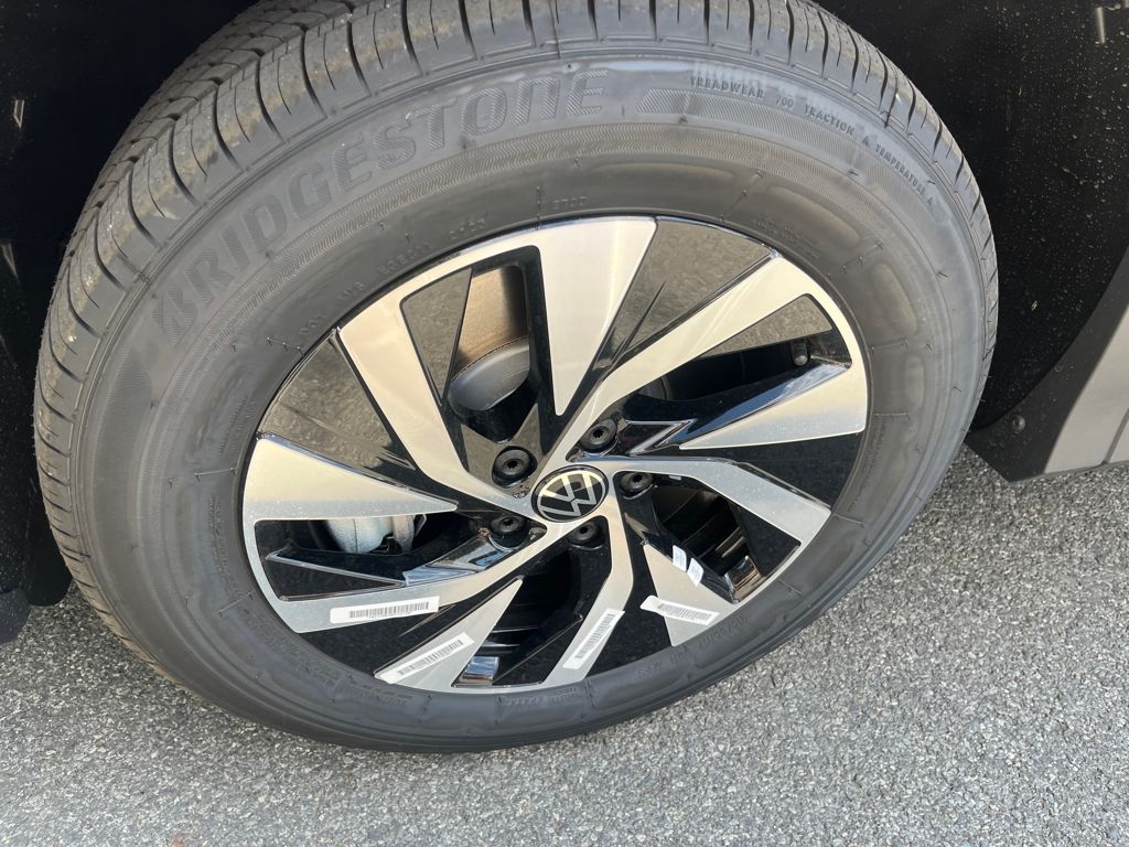 2025 Volkswagen Tiguan S photo 2