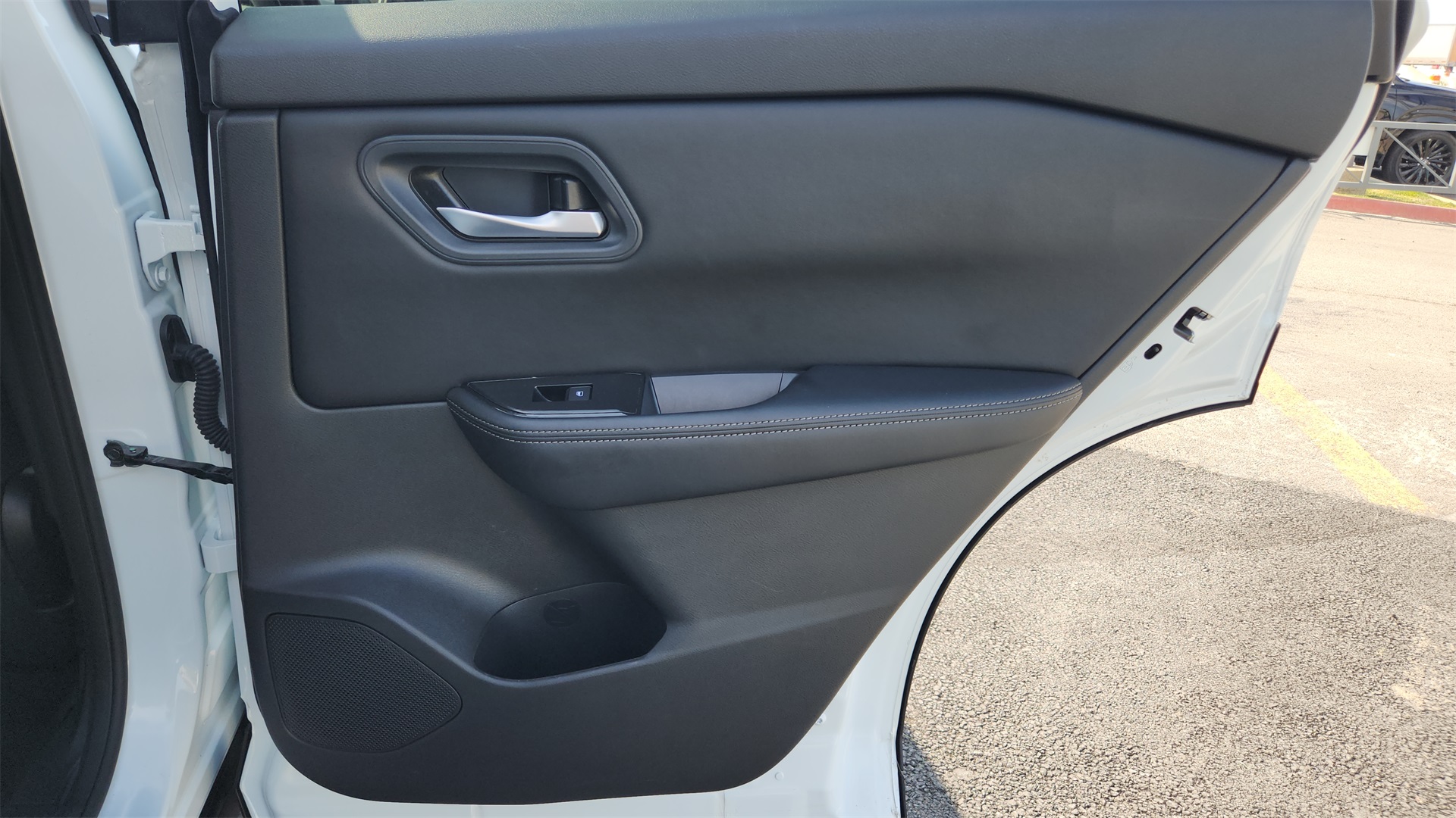 2025 Nissan Rogue SV photo 22