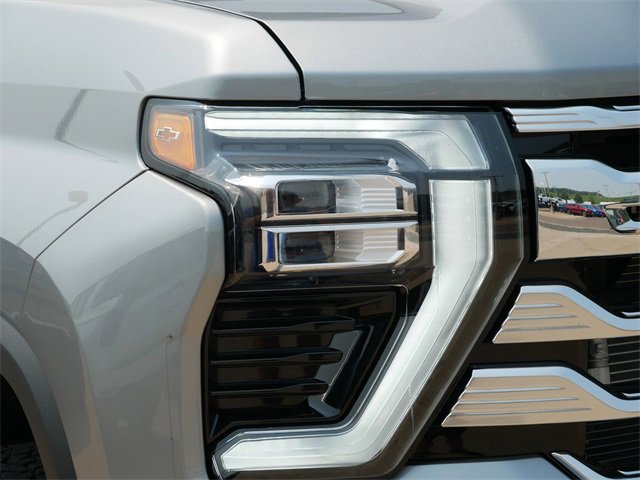 2025 Chevrolet Silverado 3500HD High Country photo 8