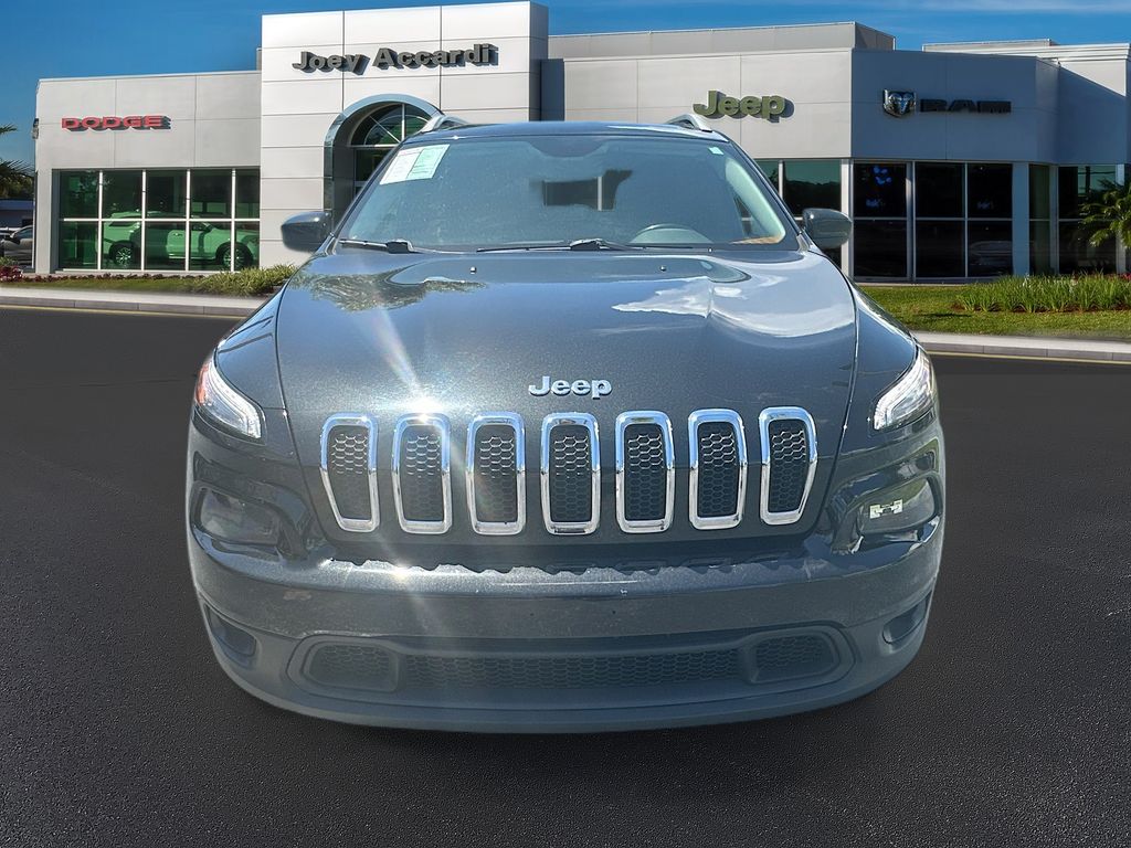2015 Jeep Cherokee Latitude photo 2