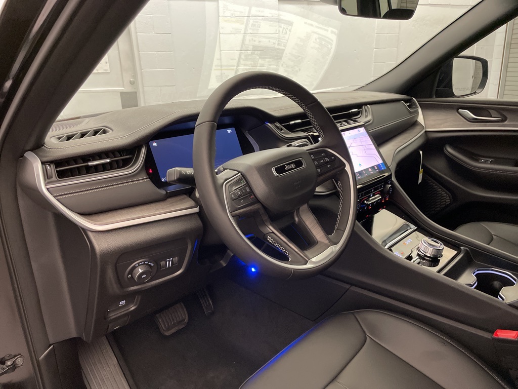 2025 Jeep Grand Cherokee Limited photo 12