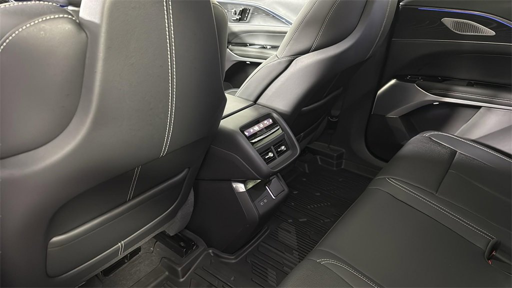 2024 Cadillac Lyriq Luxury photo 29