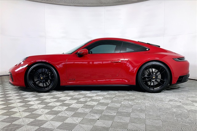 2024 Porsche 911 GTS photo 2