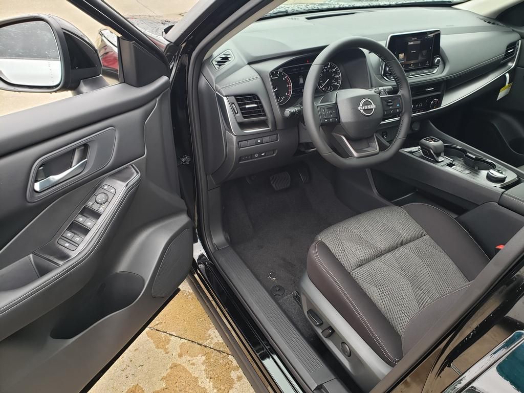 2026 Nissan Rogue SV photo 7