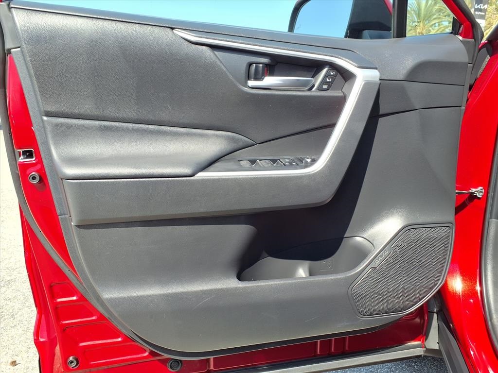 2024 Toyota RAV4 XLE Premium photo 17