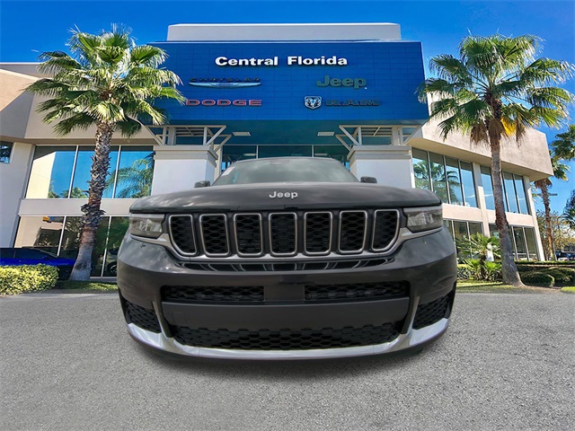 2025 Jeep Grand Cherokee Laredo X photo 2