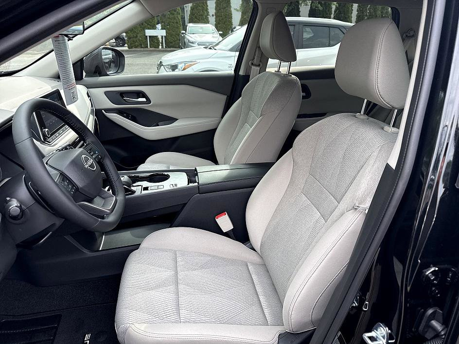 2025 Nissan Rogue SV photo 7