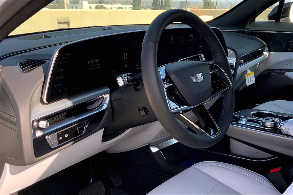 2025 Cadillac Lyriq Sport photo 8