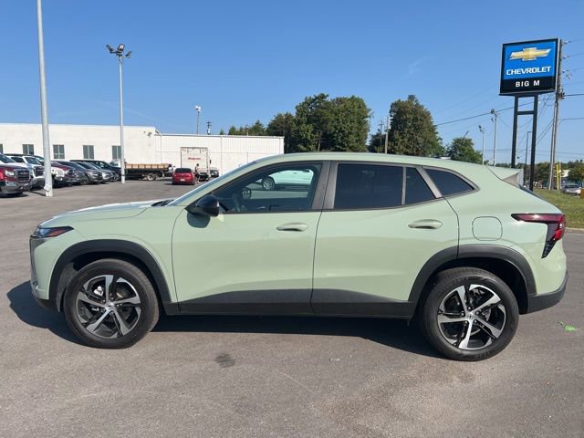 2024 Chevrolet Trax photo 2