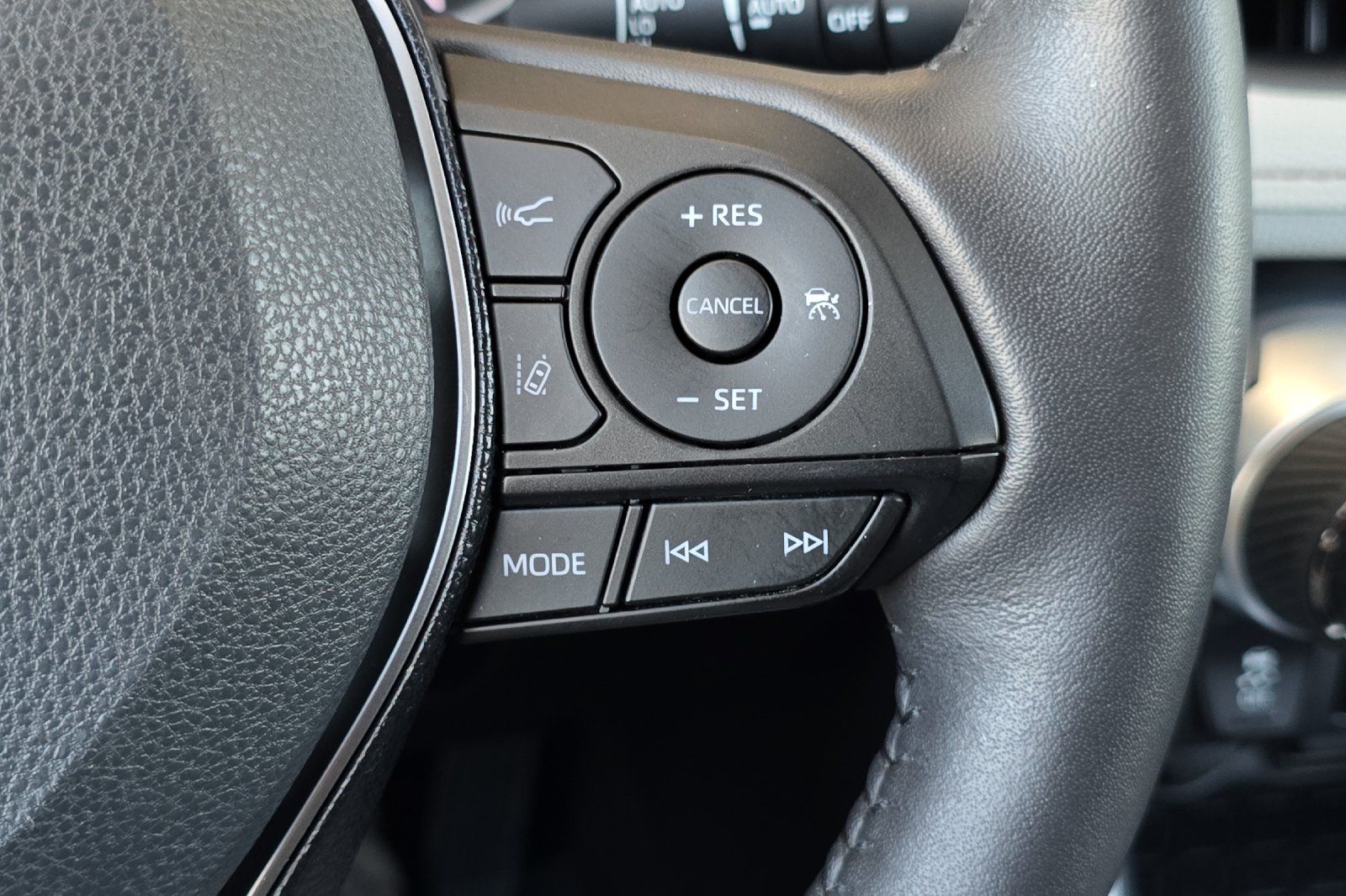 2021 Toyota RAV4 XLE photo 26