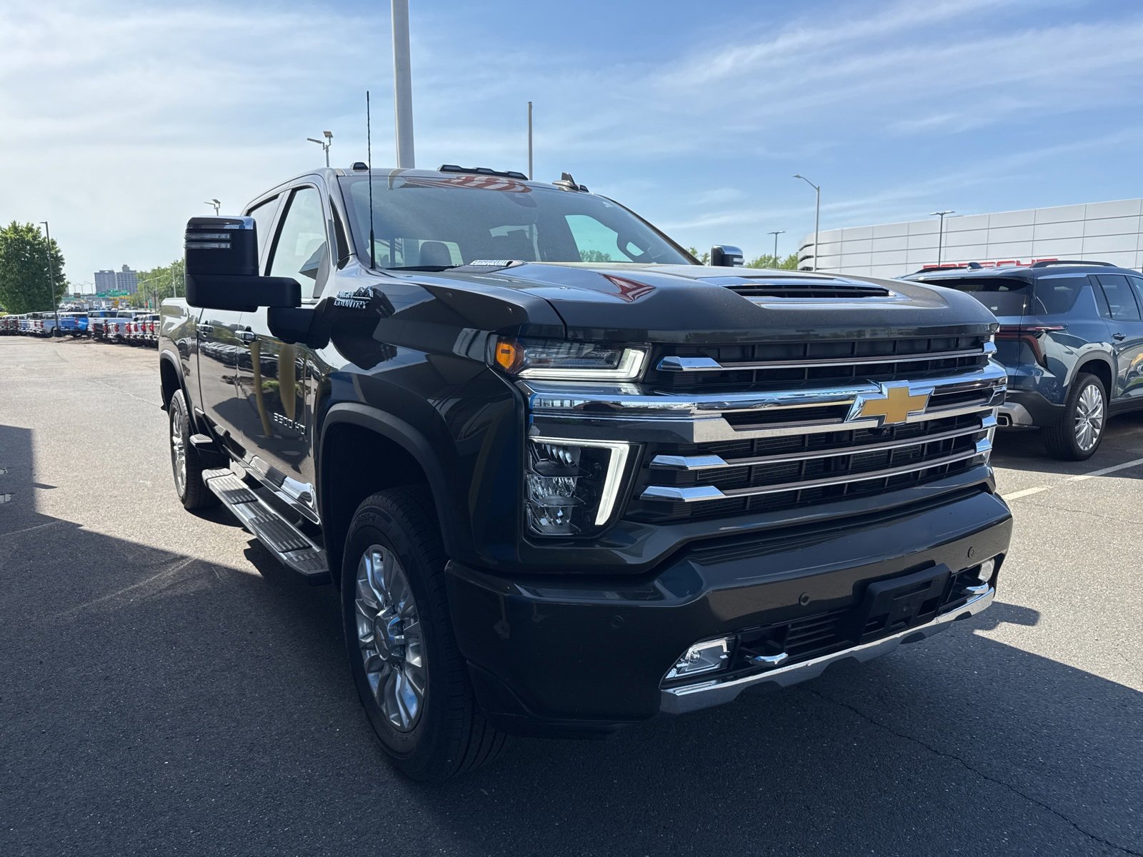 2022 Chevrolet Silverado 3500HD High Country photo 4