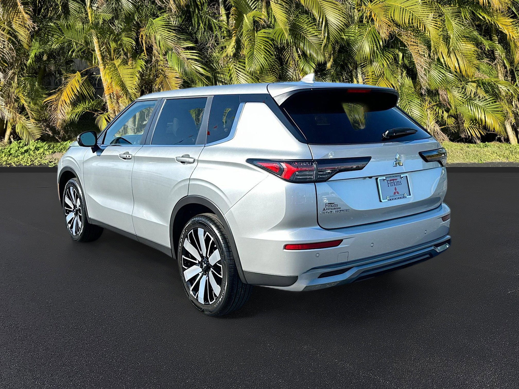 2025 Mitsubishi Outlander SE photo 3