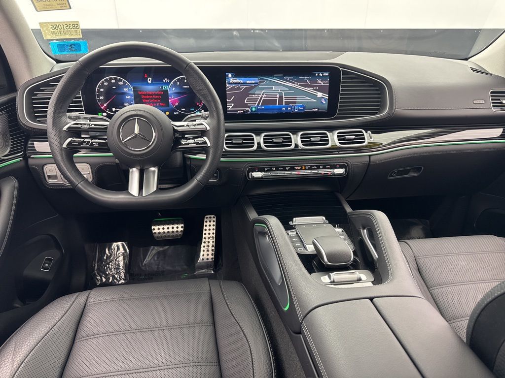 2025 Mercedes Benz GLS 450 4MATIC photo 4