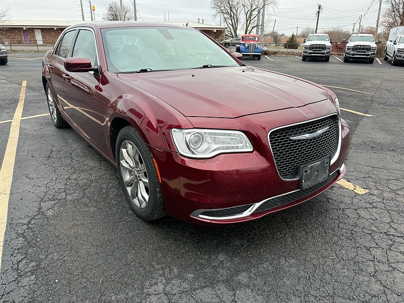 2017 Chrysler 300 Limited's photo