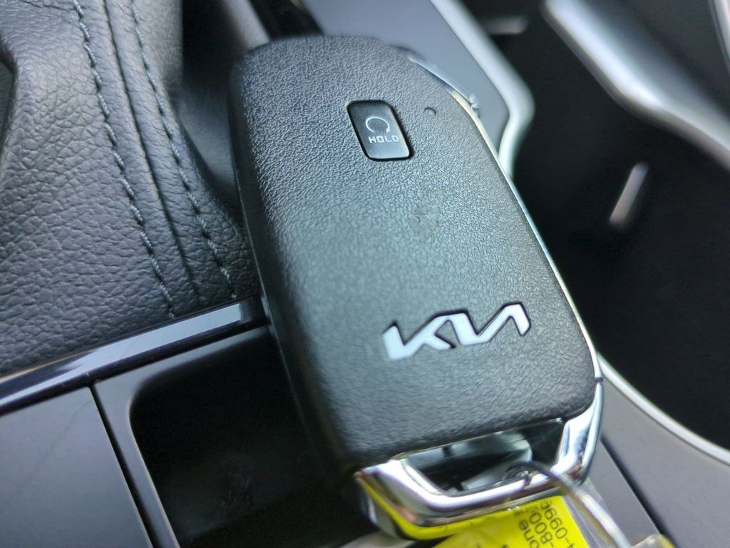 2022 Kia K5 GT-Line photo 28