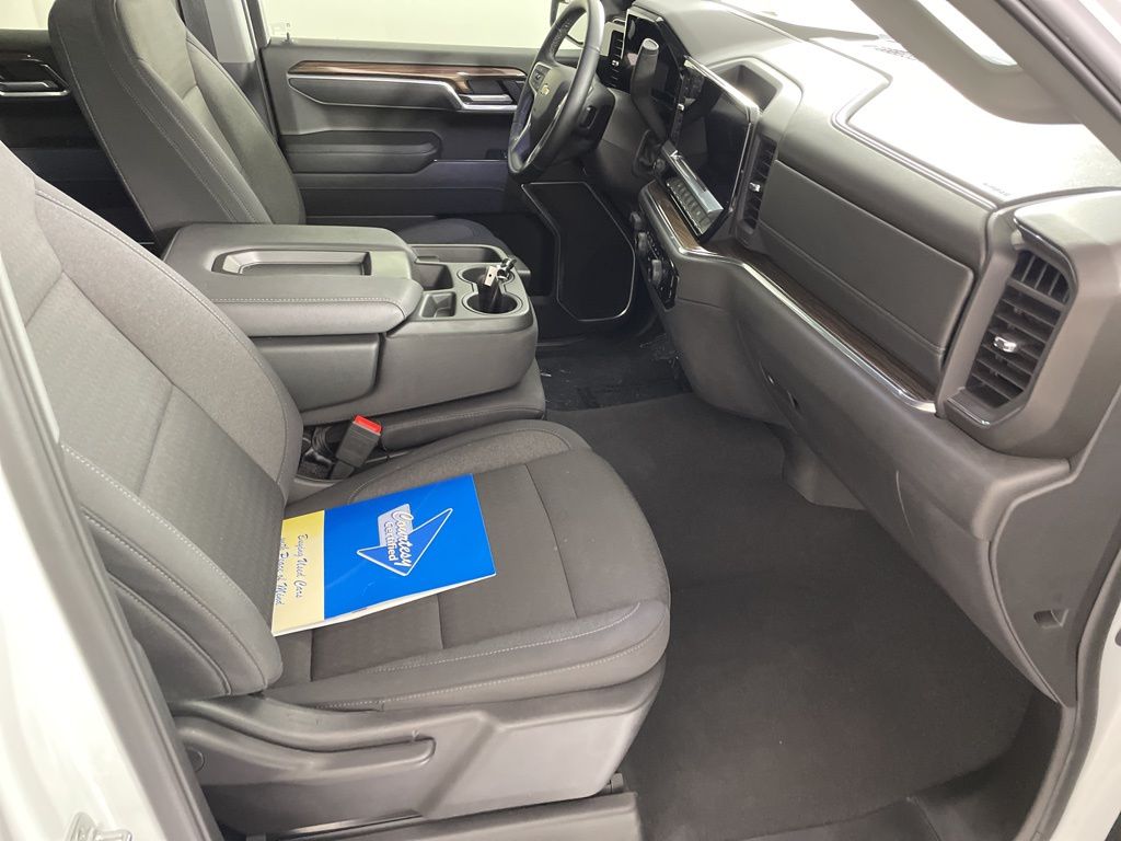 2025 Chevrolet Silverado 1500 LT photo 44