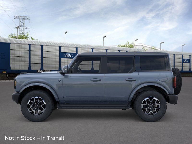 2025 Ford Bronco Outer Banks photo 2