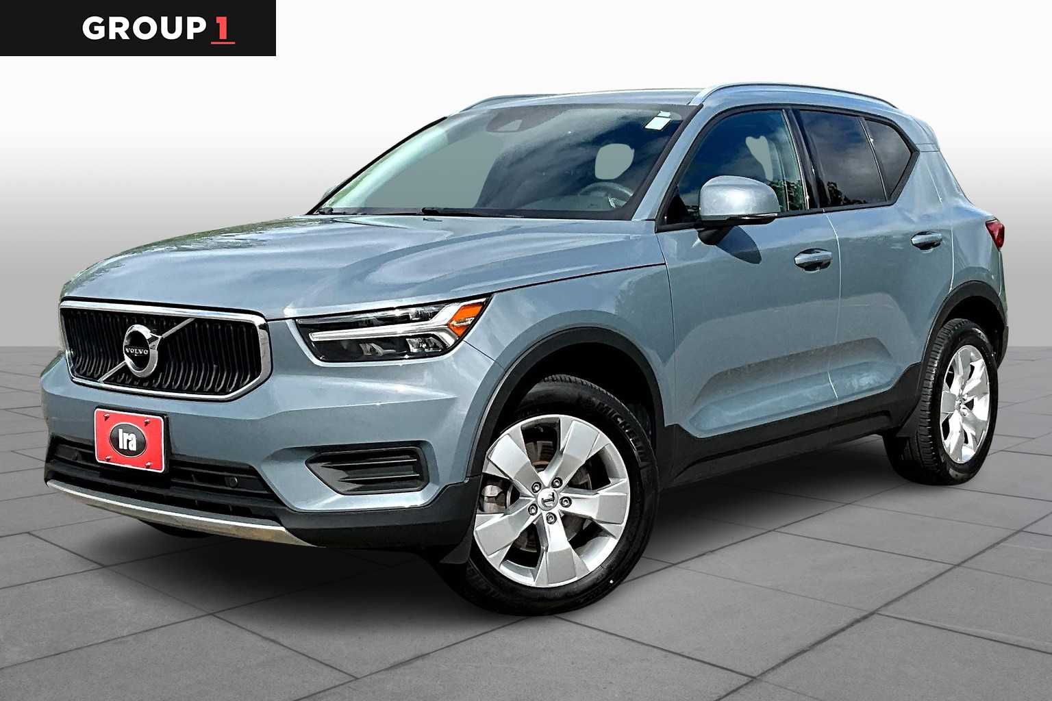 2022 Volvo XC40 Momentum's photo