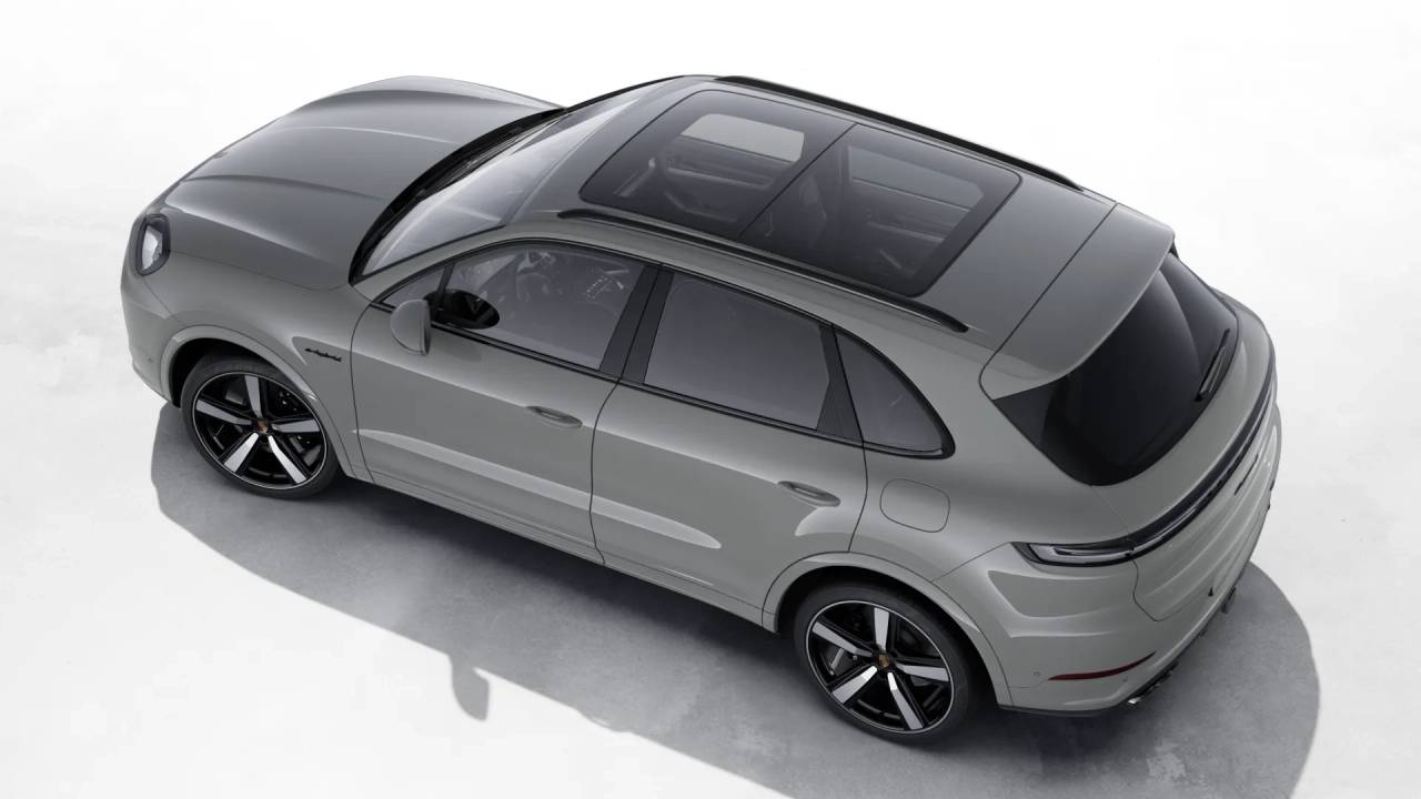2026 Porsche Cayenne S E-Hybrid photo 3