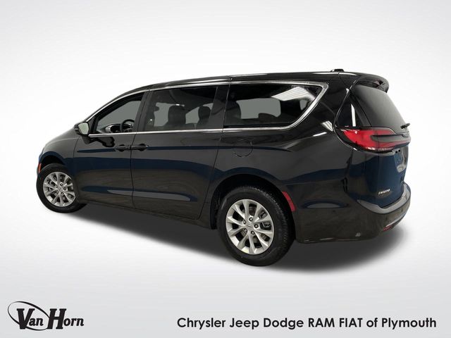 2025 Chrysler Pacifica photo 3