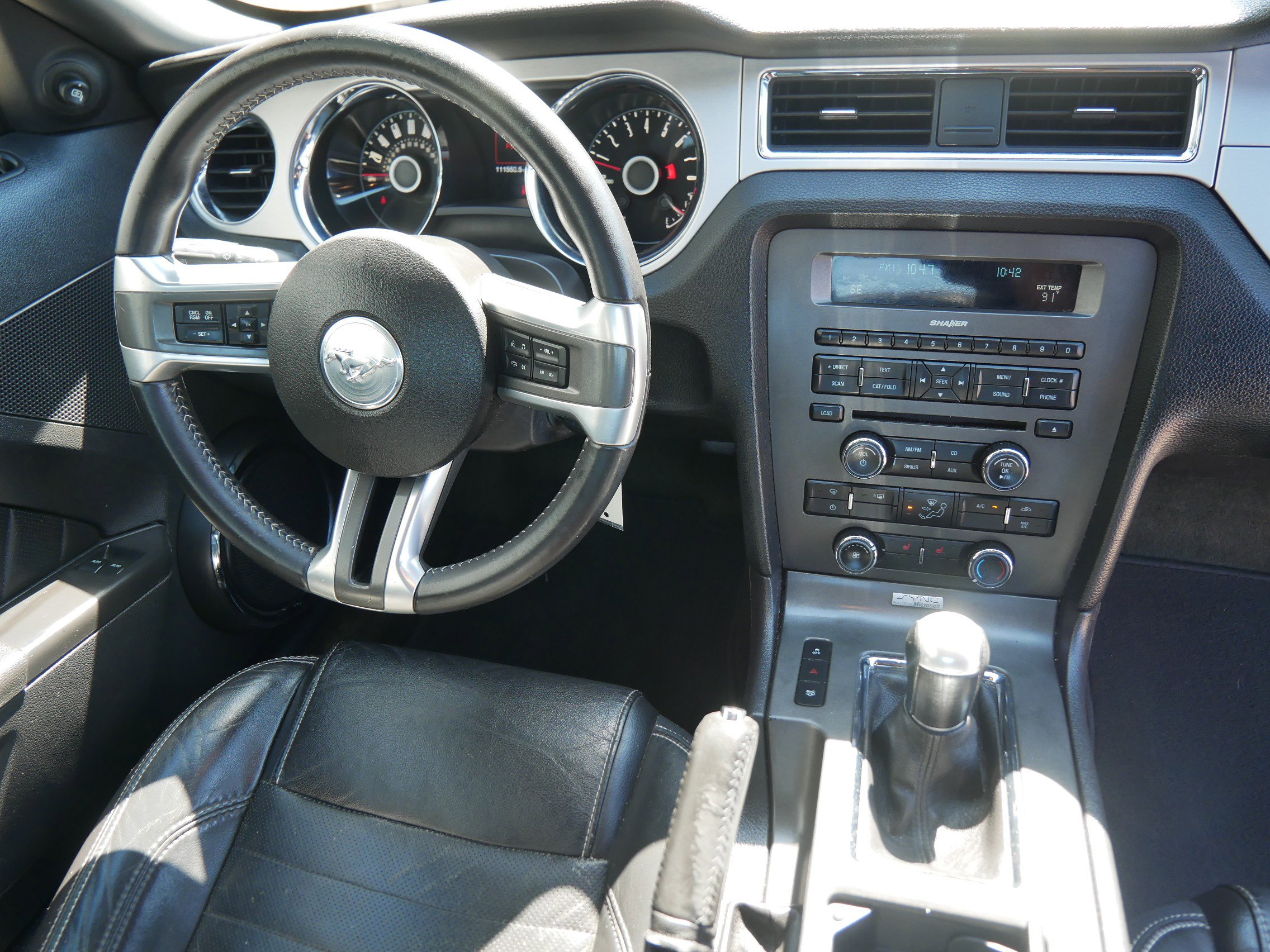 2014 Ford Mustang V6 Premium photo 13