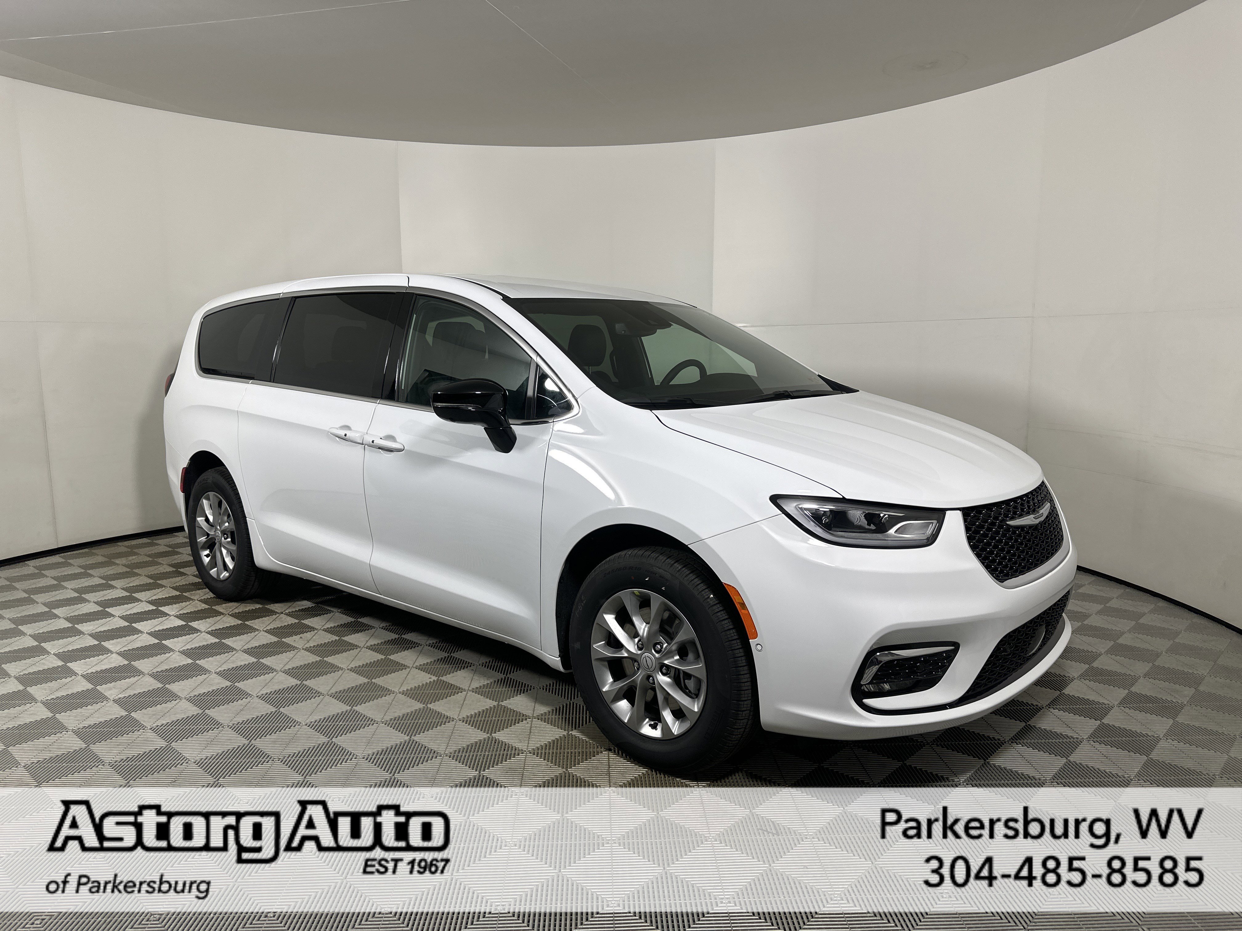 2026 Chrysler Pacifica Select's photo