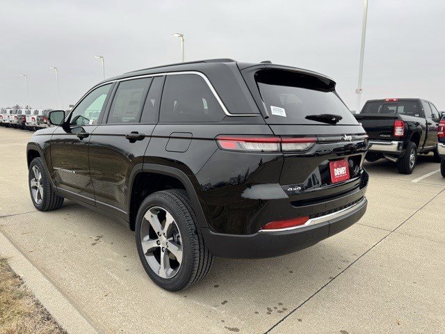 2025 Jeep Grand Cherokee Limited photo 4