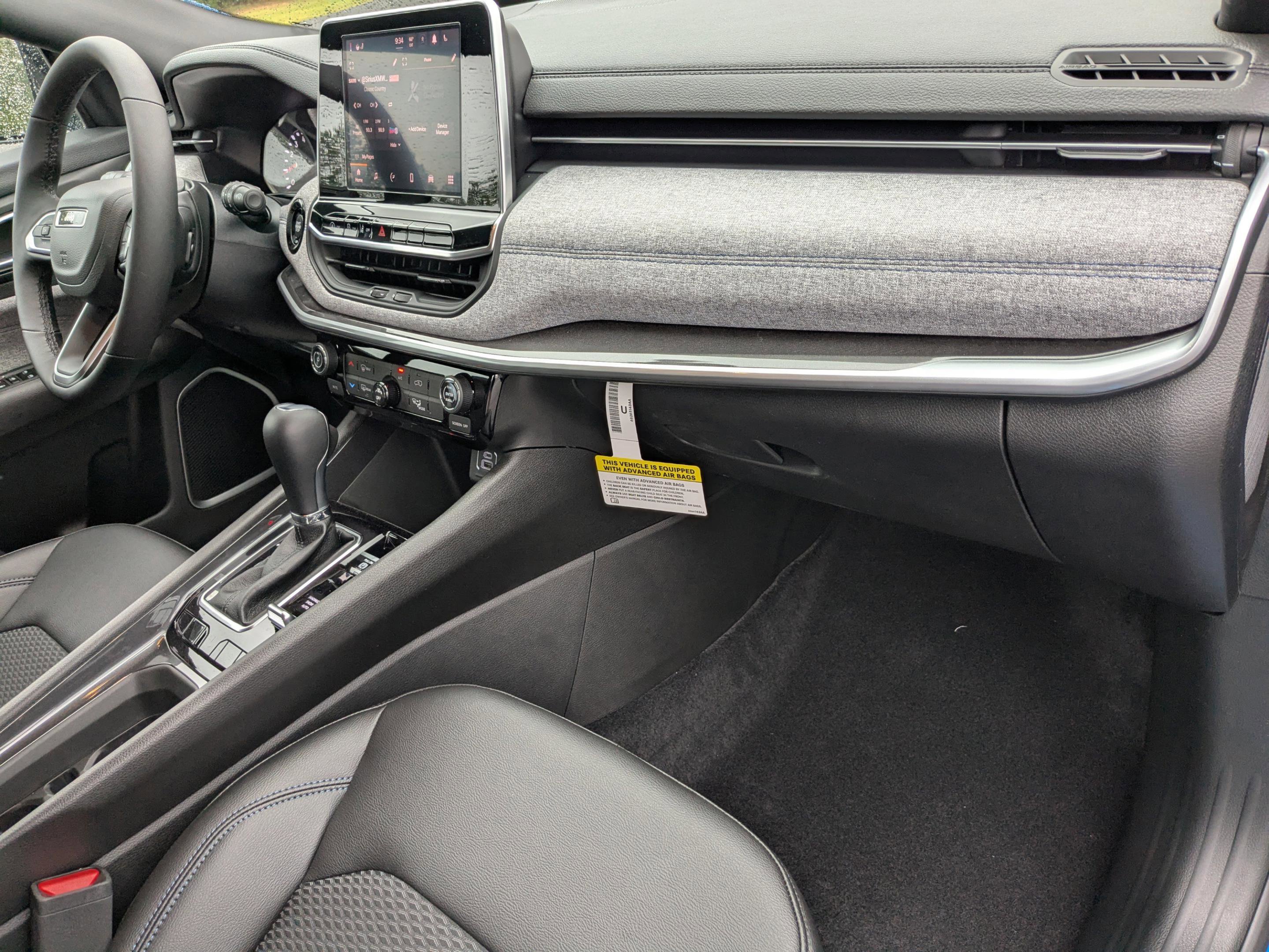 2025 Jeep Compass Latitude photo 9
