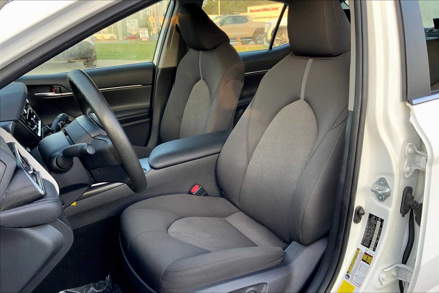2023 Toyota Camry LE photo 13