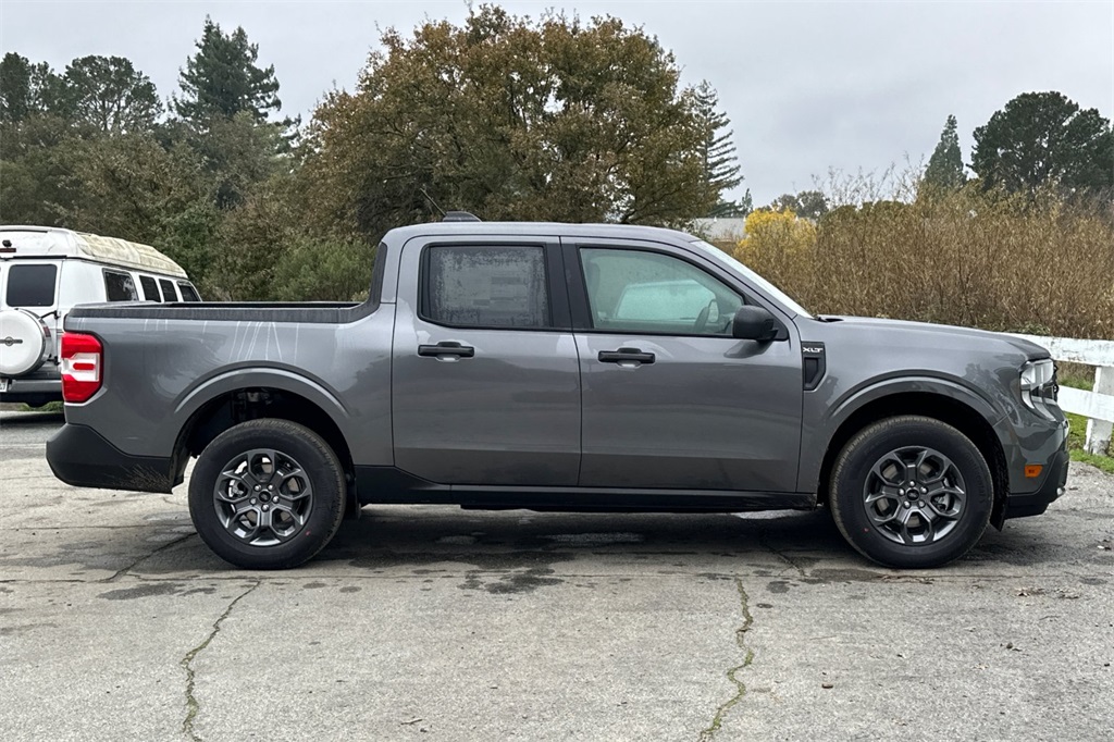 2025 Ford Maverick XLT photo 2