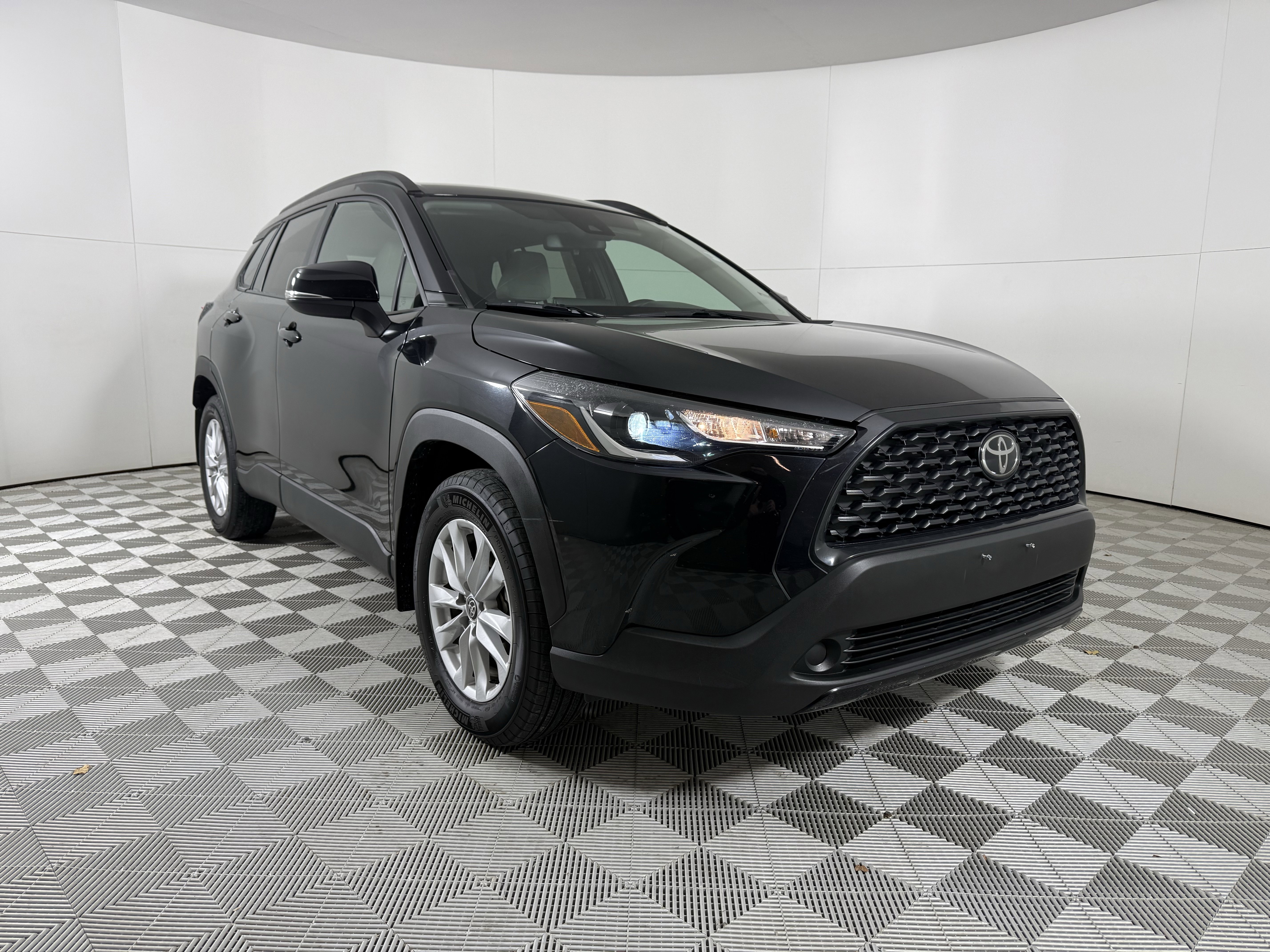 2022 Toyota Corolla Cross LE's photo