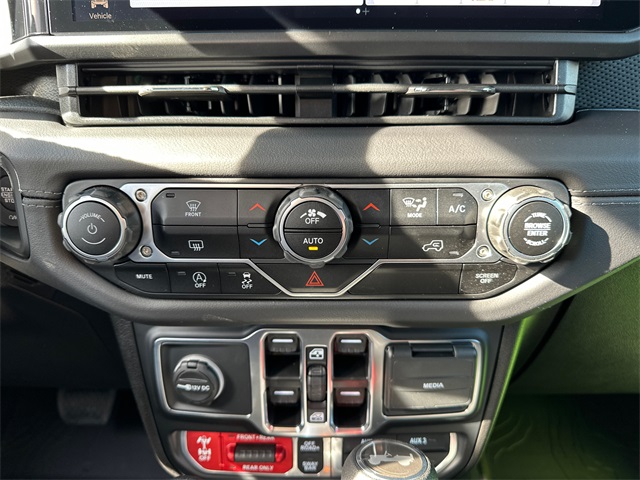 2025 Jeep Wrangler Rubicon photo 22
