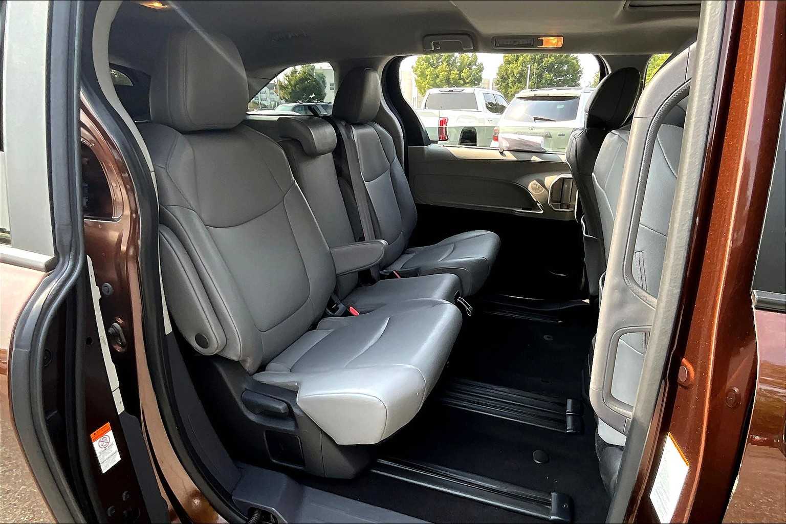 2024 Toyota Sienna XLE photo 19
