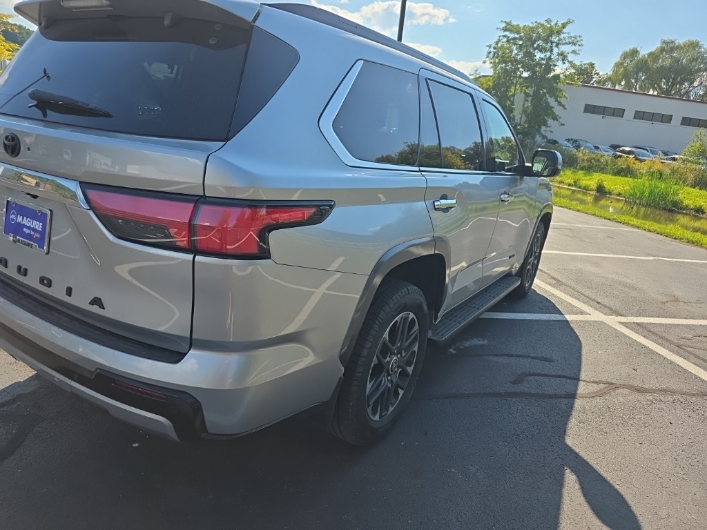 2023 Toyota Sequoia photo 4