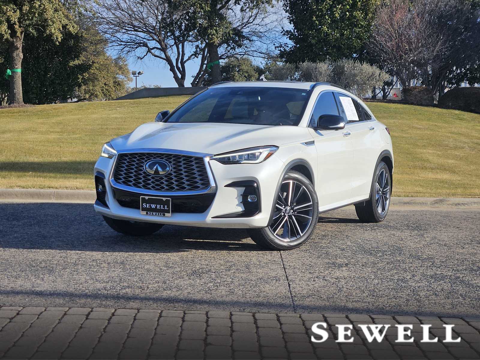 2023 INFINITI QX55 Essential