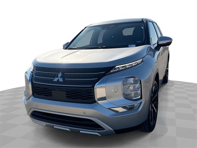 2024 Mitsubishi Outlander SE's photo