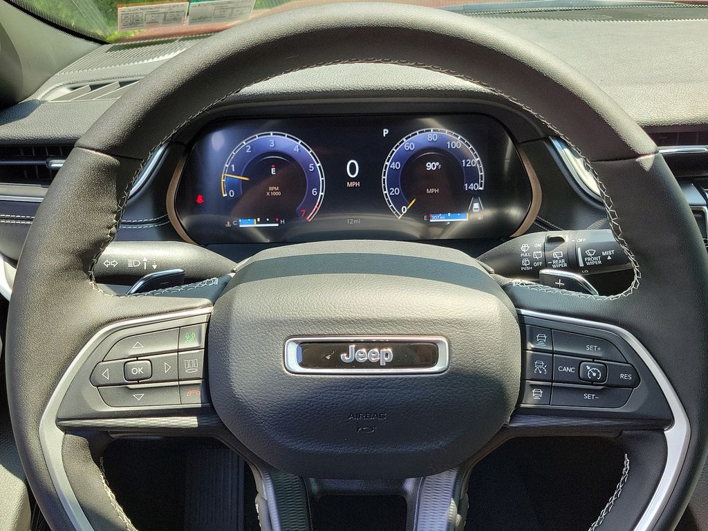 2024 Jeep Grand Cherokee Altitude photo 13