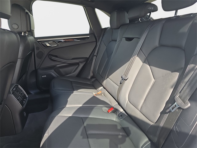 2022 Porsche Macan Base photo 12
