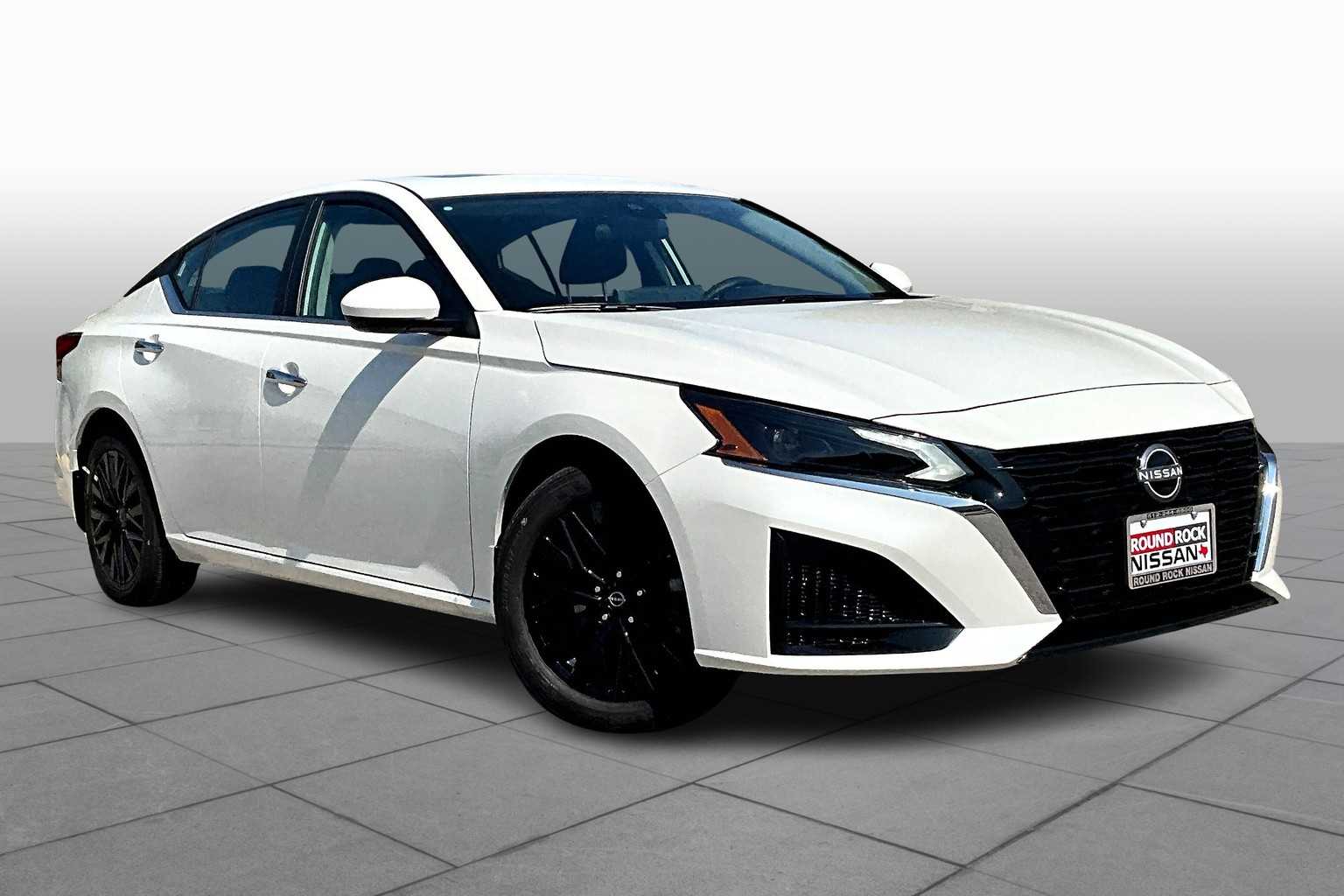 2025 Nissan Altima SV photo 2